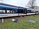V Olomouci vykolejil na pejezdu vlak, zranny byly dv cestujc. (2. dubna...
