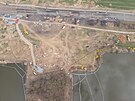 Leteck pohled na msto vykolejen nkladnho vlaku pevejcho benzen msc...