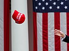 Americký prezident Trump v Bílém dom� p�i projevu o clech. (2. dubna 2025)