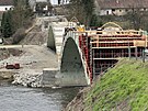 Rekonstrukce mostu pes Berounku v Libln na Rokycansku pokroila. Stavebn...