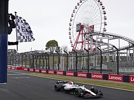 FINI�. Max Verstappen v cíli Velké ceny Japonska.
