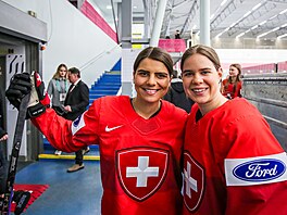 �výcarské hokejistky p�ed startem MS v �eských Bud�jovicích.