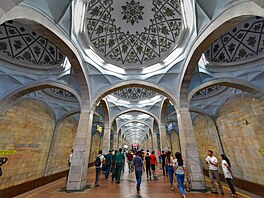 Na výzdob� ta�kentského metra se ne�et�ilo. T�ko tu najít stanici metra, která...