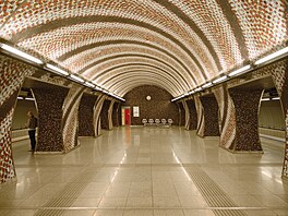 Stropy budape��ské Szent Gellert Ter roztancovaly ví�iv� dynamické mozaiky....