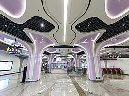 Nepokryt� futuristický design zdobí stanici Jincheng Avenue v �ínském...