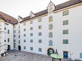 Na 2 000 metrech �tvere�ních �ty�podla�ního Landeszeughaus je shromá�d�no 190...