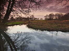�eka Drentsche Aa, která dala jméno národnímu parku v provincii Drenthe, se...