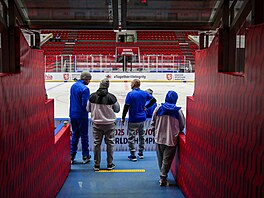 V Budvar arén� i jejím okolí je v�e p�ipraveno na za�átek mistrovství sv�ta �en...