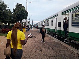 P�ím�stský motorový vlak �Automora� indické provenience vyrazil z hlavního...