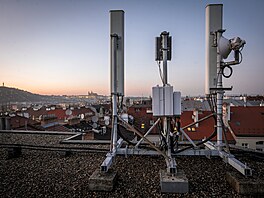 No�ní Praha od BTS spole�nosti Cetin v Gorazdov� ulici