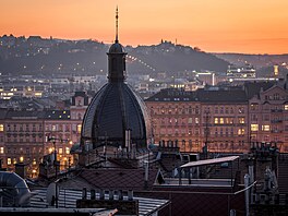 No�ní Praha od BTS spole�nosti Cetin v Gorazdov� ulici