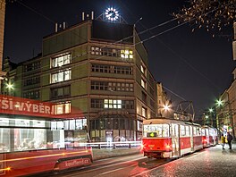 No�ní Praha od BTS spole�nosti Cetin v Gorazdov� ulici