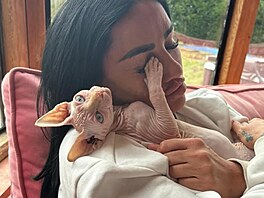 Katie Price a jeden z jejích domácích mazlík