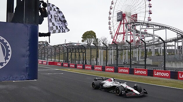 FINI�. Max Verstappen v c�li Velk� ceny Japonska.