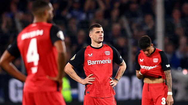Granit Xhaka z Leverkusenu po prohe s Bielefeldem.