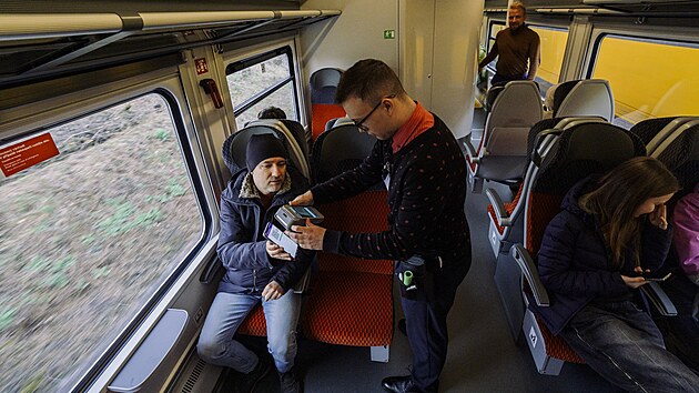 Nov� vlaky maj� mimo jin� zv��it kapacitu na pra�sk�ch trat�ch. P�edpokl�dan� ro�n� n�klady na provoz obou linek byly 250 milion� korun, RegioJet v tendru p�i�el s nab�dkou 162,3 milionu korun. (1. dubna 2025)