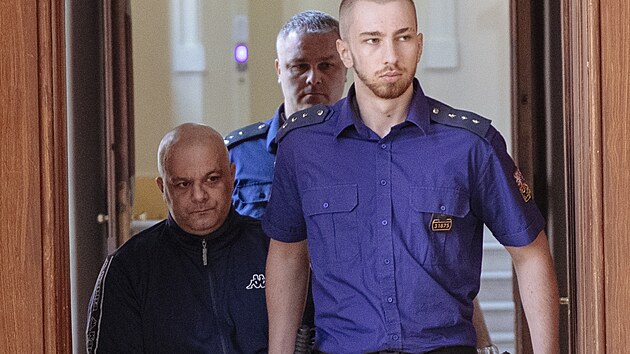 Michal V., obalovan z pokusu o vradu bval ptelkyn, u Krajskho soudu v Brn. (9. dubna 2025)
