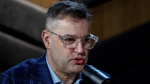 Hostem po�adu Rozst�el je Mojm�r Hampl, ekonom a p�edseda N�rodn� rozpo�tov� rady. Po�ad moderuje Vladim�r Vok�l. (3. dubna 2025)