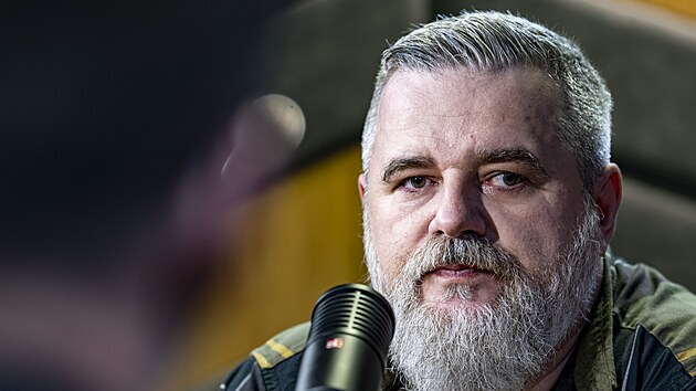 Hostem po�adu Rozst�el je uzn�van� videohern� design�r a �editel studia Warhorse Studios, Daniel V�vra. Moder�torem diskuse je Vladim�r Vok�l.