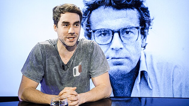 Hostem po�adu Rozst�el je herec Patrik D�rgel.