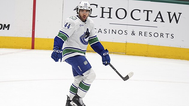 Kiefer Sherwood z Vancouveru slav rozhodujc trefu v utkn s Dallasem.