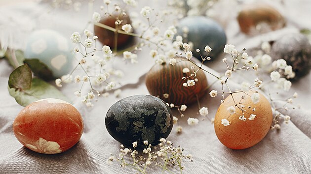 P��rodn� barven� vajec je dnes velk� m�da.