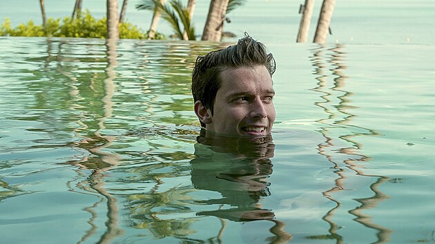 Patrick Schwarzenegger v seri�lu B�l� lotos (2025)