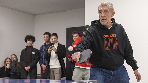 Diskuse Mladho ANO trvala 90 minut, pak si astnci zahrli s Babiem ping-pong. (21.bezna 2025)