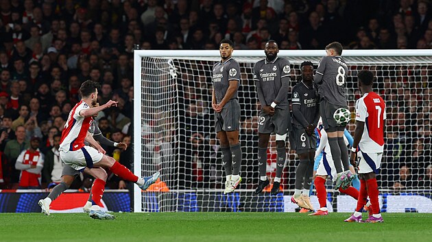 Declan Rice vyu�ívá penaltu a za�izuje vedení Arsenalu nad Realem.