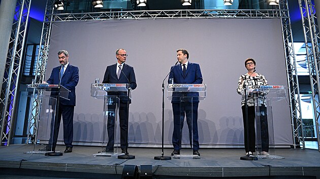 V�dce CSU Markus Söder, budoucí kanclé� a v�dce CDU Friedrich Merz a líd�i SPD...