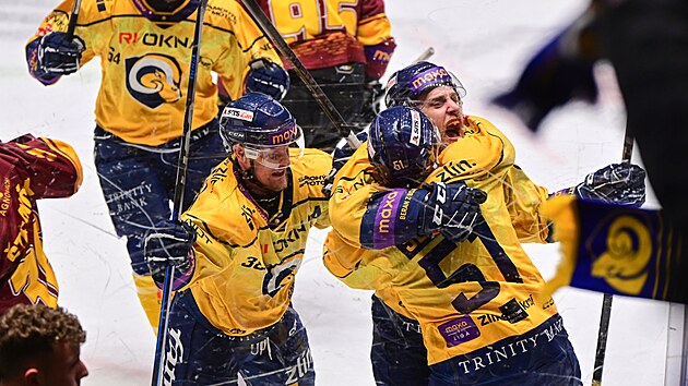 Radost dom�c�ho t�mu po triumfu v p�t�m fin�le prvn� ligy.