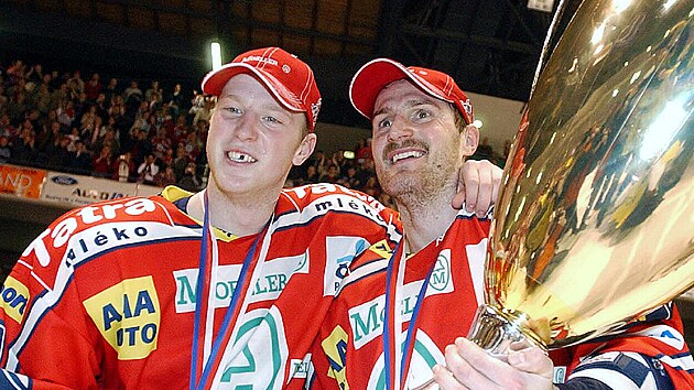 Milan Hejduk a Ale Hemský slaví pardubický titul.