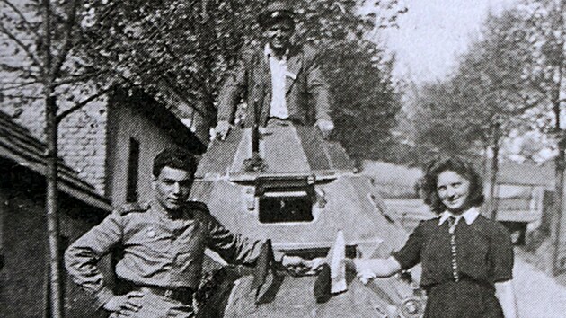 Obrnn vozidlo Rud armdy na louckm Starm Brn v kvtnu 1945