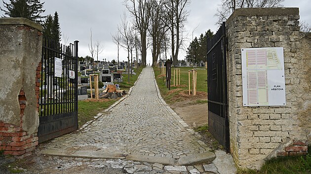 Partyzni psobc v Lukch nad Jihlavou a okol z druh svtov vlky si schovvali zbran a stelivo na zdejm hbitov a v mrnici.