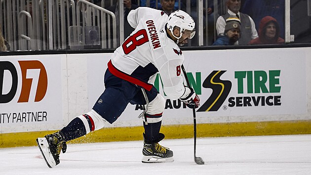 �to�n�k Washingtonu Alexandr Ove�kin v z�pase proti Bostonu.