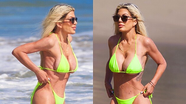 Pades�tnice Tori Spellingov� na pl�i (2024)