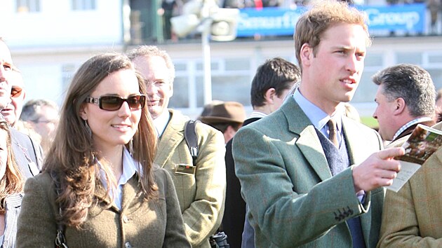 Tv�dov� sako Ralph Lauren si Kate po��dila asi v roce 2007, tedy v dob�, kdy byla �pouhou� p��telkyn� prince Williama.