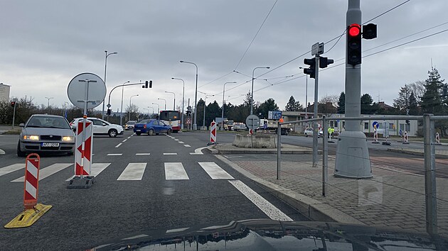 idii musej a do 9. ervence potat s dopravnmi omezenmi na Lidick ulici v Plzni. Silnice dostane zcela nov povrch. (1. dubna 2025)