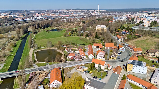 Budovn kanalizace na Rolnickm nmst v plzesk sti Lobzy pedchzely archeologick vkopy, kter vstavbu o nkolik tdn odsunuly. (3. dubna 2025)