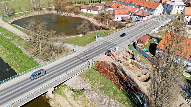 Budovn kanalizace na Rolnickm nmst v plzesk sti Lobzy pedchzely archeologick vkopy, kter vstavbu o nkolik tdn odsunuly. (3. dubna 2025)