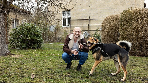 Na zahrad� je spousta m�sta k hran� si se psem Paridem.