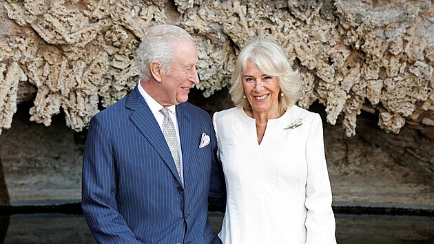 Britský král Karel III. a královna Camilla na portrétu pořízeném v Římě u příležitosti 20. výročí jejich svatby (7. dubna 2025)