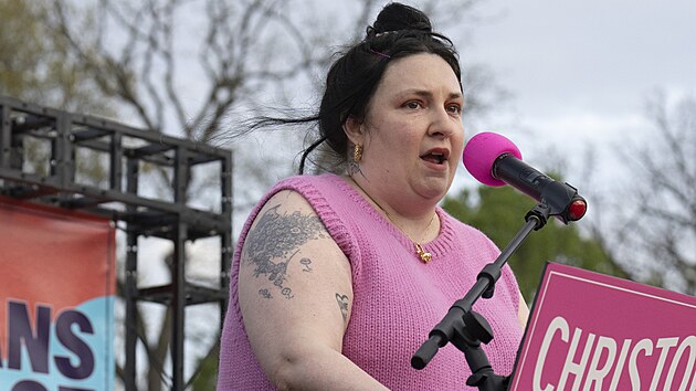 Lena Dunhamová ve Washingtonu na akci na podporu práv trans lidí (31. b�ezna...