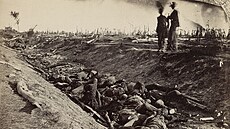 Alexander Gardner: Mrtví vojáci po bitv� u Antietamu (1862)