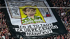 Choreo fanou�k� Hradce Králové, které zobrazuje pardubického kapitána Luká�e...