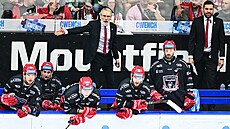 Trenér hradeckých hokejist� Tomá� Martinec (vlevo)  a jeho asistent Peter...