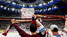 Fanou�ci Sparty oslavují gól na 2:1.