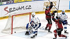 Sparta jde do vedení. Branku na 3:2 dává Tomáš Hyka (vpravo).