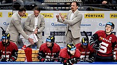 Napjatá stídaka Sparty, gestikuluje kou Pavel Gross.