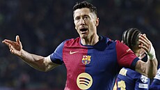 Robert Lewandowski z Barcelony se raduje z góludo sít Dortmundu.